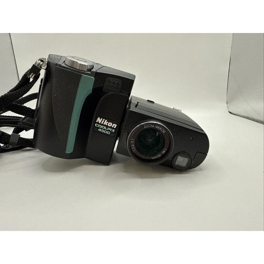 Nikon Coolpix 4500 4.0 MP 1.5